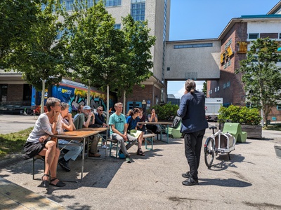 Fr, 07.06.2024 14:00 – 15:00 Uhr
Tabakfabrik Havanna
Die ROSE ist 2021 in die Tabakfabrik gezogen. An den Architekturtagen 24 zu Besuch bei den Klassen mit wandernden Tischen.
