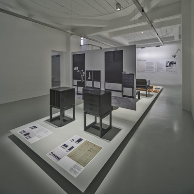 Blick in die Ausstellung "Egon Rainer: Ordnung und Lebendigkeit" im aut