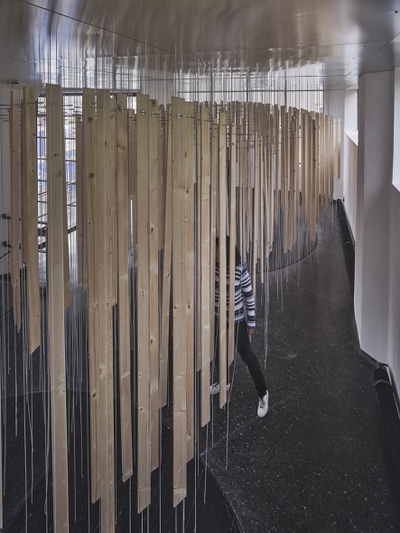 Krater Fajan, Installation „Viel TamTam um Nichts“ im aut