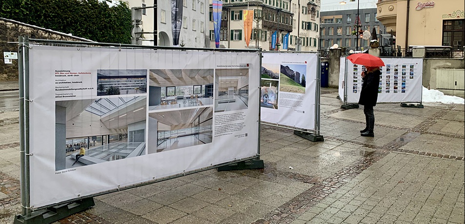 Ausstellung "Neues Bauen in Tirol 2022" am Oberen Stadtplatz in Kufstein