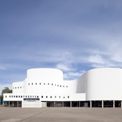 D’haus – Düsseldorfer Schauspielhaus, Düsseldorf (Außenansicht), Architekt: Bernhard Pfau, Sanierung: ingenhoven architects