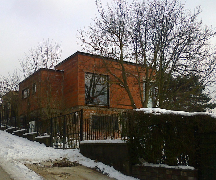 Straßenseitig