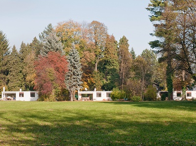 Schlosspark Seebenstein, Architekt: Harry Glück – Foto: Hertha Hurnaus – © Schlosspark Seebenstein, Architekt: Harry Glück; Foto: © Hertha Hurnaus Schlosspark Seebenstein, Architekt: Harry Glück – Foto: Hertha Hurnaus